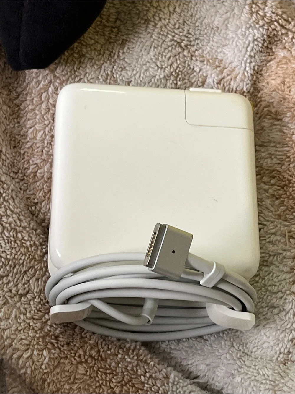 Apple White Magnetic Laptop Power Adapter Charger with Cable